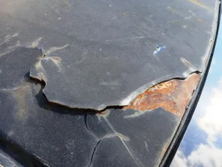 Volvo S40, 2007, черный, 141 734 км, 1 596 МТ (99,96 л.с.), бензин, передний, VIN YV1MS204282363187, седан, в нерабочем состоянии, разбито лобовое стекло, вмятины на правой стороне кузова и дверях, отломлено правое боковое зеркало, множественные повреждения кузова коррозией, багажник не…