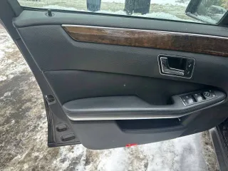 Mercedes Benz E200 CGI, 2011; Audi A3, 2015 Mercedes Benz E200 CGI, 2011 года, 184 лс, 330000 км, АКПП еще Mercedes Benz E200 CGI, 2011 года, 184 лс, 330000 км, АКПП еще легковой автомобиль марки AUDI, модель A3, год выпуска 2015, кузов № WAUZZZ8V8G1002808, идентификационный номер (VIN)…