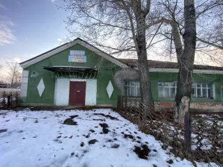 Здание столовой 202,6 кв.м и земельный участок 1 543 кв.м, Новосибирская область Земельный участок 1 577 кв.м в Новосибирская область Единый объект недвижимости – здание с земельным участком, расположенное по адресу: Новосибирская область, р-н. Искитимский, с. Новолокти, ул. Советская, д. 18, в том…