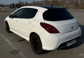 автомобиль марки PEUGEOT модель 308 2010 г.в. VIN номер Z8T4C5FS9AM011649. Является предметом залога, залогодержатель   ПАО «Совкомбанк».