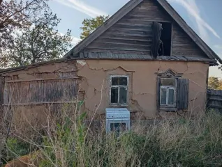 Дом 37 кв.м и земельный участок 787 кв.м, Астраханская обл. Жилой дом, площадь 37 кв.м., адрес (местонахождение): Россия, Астраханская обл, Икрянинский р-н, с.Ямное, ул Чичерина, дом 12, вид собственности: индивидуальная. Земельный участок, площадь 787 кв.м., адрес (местонахождение): Россия…