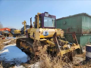 Экскаватор гусеничный Hyundai R300LC-9SH, заводской номер HHKHZ808LE0000183, 2014 год выпуска, госномер 58 УЕ 9248 (63 СВ 9366). Экскаватор гусеничный Hyundai R300LC-9S, заводской номер HHKHZ810LE0001178, 2014 год выпуска, госномер 58 УЕ 9241 (63 СВ 9362). Трактор ДТ-75 ДЕРС2 с буровой установкой…
