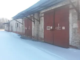 Земельный участок и нежилые помещения 233,2 кв.м Приморский край Земельный участок кадастровый номер 25:13:030209:1328 площадью 19822 кв.м категория земель: Земли населенных пунктов виды разрешенного использования: склады адрес местоположению: местоположение установлено относительно ориентира…