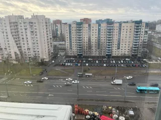 Жилое помещение (квартира) кад.№ 78:40:0008341:11099, площадью 87,3 кв.м.
Расположенная по адресу: расположенную по адресу: Санкт-Петербург, пр-кт. Ленинский, д. 72, корп. 1, литера. А, кв. 555
Общий метраж 87.3м2. 
Спальня 14м2, 
Детская 16.4,м2,
Гостиная 18.4м2, 
Кухня 14,2м2, 
Гардеробная…