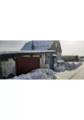 Жилой дом площадью 51,8 кв. м с кадастровым номером 42:14:0117007:159 и земельный участок общей площадью 1540 +/- 14 кв. м с кадастровым номером 42:14:0117007:58. Адрес: Кемеровская область, Топкинский район, деревня Соломино, улица Береговая, дом 5.