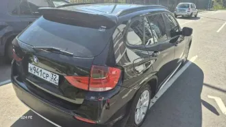 BMW X1 2011 года, 150 л.с., модель: BMW X1 SDRIVE 18I, VIN: WBAVL31090VN97615, шасси: отсутствует, год выпуска: 2011, кузов: WBAVL31090VN97615, цвет: черный, двигатель: N46B20BD B789I973, госномер: Н941СР32, ПТС: 77 УН 979301 от 25.07.2011. Авто находится в залоге у АО «ТБанк».