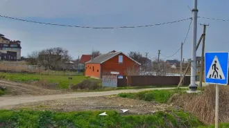 Земельный участок площадью 1345 кв. м. Кадастровый номер: 23:30:0603010:211. Адрес: Краснодарский край, Темрюкский район, сельский округ Таманский, станица Тамань, улица Заозерная, дом 19б. Обременение: арест. Основной вид разрешенного использования: 15.0.