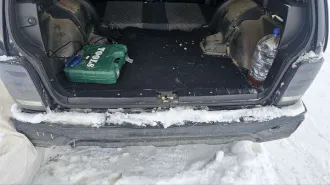 Lada 213100, 2016 год выпуска, VIN XTA213100G0179264, авто в залоге у ООО МКК "Каранга". Техническое состояние: 2016 год, 4 хозяина. Нет аккумулятора, все провода на него выведены, нужно сделать клеммы. Масло везде новое, вкруг проклеена виброй, мотор работает, коробка и раздатка в идеале. Передняя…