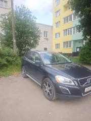 Volvo XC60 2013 года, черный цвет. VIN: YV1DZ8756D2449882. Кузов: YV1DZ8756D2449882. Объем двигателя 2400 см³, мощность 119.9 кВт/163 л.с. Экологический класс 5. Тип: легковой универсал.