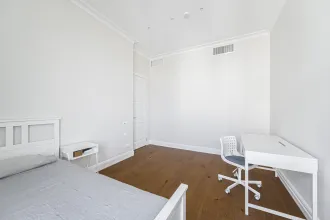 Квартира общей площадью 129.8 кв.м, кадастровый номер 77:05:0001011:8383, расположена по адресу: г. Москва, ул. Орджоникидзе, д. 1, кв. 119. Осмотр имущества возможен по указанному адресу по предварительной договоренности. Контактное лицо для осмотра: +79293504090.