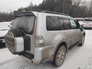 Mitsubishi Pajero 2012 года, дизельный двигатель 3.2 л (200 л.с.), АКПП, полный привод, левый руль, цвет серебристый, пробег 191868 км, VIN JMBLYV98WCJ002967.
