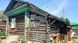 Дома 60,5 кв.м и участки 1026 кв.м, Новосибирская область, Колыванский р-н, р.п. Колывань, ул. Кирова, д. 83. Земельный участок площадью 1 026 м2, с кадастровым номером 54:10:010109:141, с двухэтажным жилым домом площадью 60,5 м2, с кадастровым номером 54:10:010109:737. Залог в пользу ПАО…
