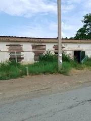 Земельный участок 276 кв.м с автошколой 226 кв.м, Лиманский район, Астраханская область. Земельный участок общей площадью 276 кв. м, с к.н. 30:07:240102:83, с расположенным на нем объектом недвижимого имущества – автошкола, к.н. 30:07:240102:2551, площадь 226 кв.м., по адресу: Астраханская область…