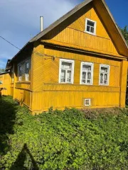 Дом 42,4 кв.м и земельные участки 1526 и 1072 кв.м, Новгородская область. Здание (Жилой дом), кадастровый номер 53:04:0000000:1295, Место нахождения: Новгородская область, д. Волот, ул. Победы, 45, площадь 42,4 кв.м., Земельный участок, кадастровый номер 53:04:0050303:58, Место нахождения…