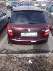 Skoda Fabia 2009 года выпуска, VIN XW8AA15J0AK501490, госномер А069ХК35. Находится в залоге у ООО МКК «Череповец Экспресс Займ», действует запрет на регистрационные действия на основании определения Череповецкого городского суда от 23.05.2022. Имеется трещина на переднем и заднем бампере…