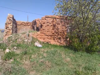 Здание 61,3 кв.м и участок 1000 кв.м, Курганская область. Назначение: нежилое, кадастровый номер 45:07:032002:386 и земельный участок с кадастровым номером 45:07:032002:267, расположенные по адресу: Курганская область, Катайский район, д. Чусовая, ул. Горького, 51. Количество подземных этажей: 0…