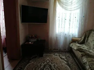 1/6 доля квартиры 41.7 кв.м и 1/6 доля земельного участка 625 кв.м в Саратове. Квартира, площадь 41.7 кв.м., адрес (местонахождение): Россия, обл Саратовская, г Саратов, ул им Некрасова Н.А., дом 57, квартира 1, кадастровый (условный) номер: 64:48:010205:1145. Находится в долевой собственности…