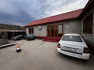 Жилой дом 190,2 кв.м и земельный участок 1000 кв.м Жилой дом, площадью 190,2 кв.м, кадастровый номер 20:04:1600061:2014; Земельный участок (для ведения личного подсобного хозяйства), площадью 1000+/-11 кв.м, кадастровый номер 20:04:1600061:902. Информация о коммунальных задолженностях судебным…