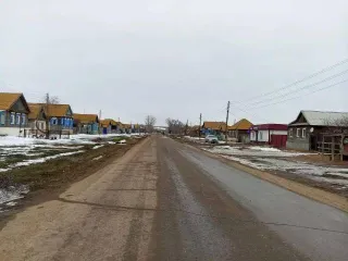 Дом 47,6 кв.м. и земельный участок 1260 кв.м. в Астраханской обл. - Жилой дом, РОССИЯ, Астраханская область, муниципальный район Черноярский, сельское поселение Черноярский сельсовет, село Старица, улица Ленина, д.202, площадь 47,6 м кв, кад. № 30:11:110101:2342; - Земельный участок, РОССИЯ…