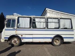 ПАЗ 32054, 2006 год выпуска, тип: автобус, VIN X1M3205K060008642, ПТС 52 МК 795458, модель и № двигателя 523420, D1001280, мощность двигателя 95.6/130 л.с., гос. номер Е213НР 13, цвет кузова бело-синий. Модель автобуса: ПАЗ. Пробег: 160945. Объем двигателя: 130/4670 л.с/кВт. Наличие ПТС: есть. Год…