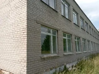 Нежилое здание школы 1812,5 кв.м. Общеобразовательная школа под демонтаж, 1978 года постройки. Общая площадь 1812,5 кв.м., кадастровый номер 16:29:100101:148. Расположена по адресу: Республика Татарстан, Муслюмовский район, с. Семяково, ул. Школьная, д. 32а. Год ввода в эксплуатацию: 1978…