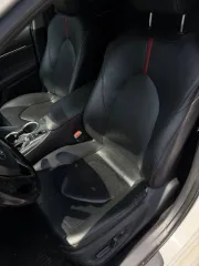 Toyota Camry 2021 года, 249 лс, 253400 км, АКПП, гос.рег.знак Н101ХХ98, VIN XW7BZ3HK60S116340, 2021г.в., мощность двиг., л.с. (кВт): 248,8 (183), цвет: белый перламутр с черной крышей.