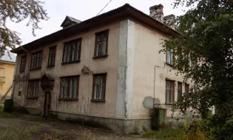 Жилое помещение, 61,2 кв.м, Республика Карелия, Сегежский р-н, пгт Надвоицы <p>жилое помещение, площадью 61,2 кв.м., расположенное по адресу: Республика Карелия, р-н. Сегежский, пгт. Надвоицы, ул. Строителей, д. 6, кв. 2, кадастровый номер 10:06:0000000:11762.</p>