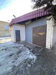 ½ доли нежилого здания площадью 180,8 кв.м, кадастровый номер: 61:59:0020610:843. Адрес: Ростовская область, г. Шахты, пр-кт. Победа Революции, ост. «Обувная фабрика» (в город).