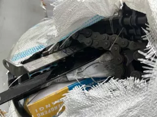 Запасные части в ассортименте: запчасти для пресс-форм из металла - 30 шт., изделия цилиндрической формы со шприцами из металла - 16 шт., датчики температуры с проводом с резьбой и гранями под гаечный ключ - 10 шт., клапан предохранительный подъемный пружинный 17с21нж - 1 шт., втулка (гильза)…