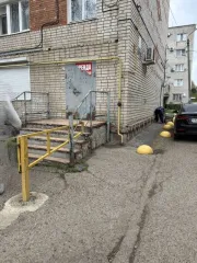 Помещение магазина 87.8 кв.м в Тихорецке. Нежилое встроенное помещение продовольственного магазина в Краснодарском крае, 87,8 кв.м. Адрес: Россия, Краснодарский край, г. Тихорецк, ул. Октябрьская, д. 91. Кадастровый номер: 23:50:0101006:864. Вид собственности: индивидуальная. Помещение имеет…