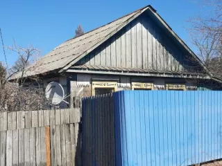 Жилой дом и земельный участок: Жилой дом площадью 44,1 кв. м, назначение объекта – жилое, количество этажей - 1, кадастровый номер 28:04:010481:28. Задолженность по уплате взносов за коммунальные услуги не представлена. Тех. документация не представлена. Зарегистрировано 6 чел.  Земельный участок…