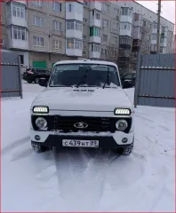 Lada 212140 4x4 2023 года, VIN XTA212140R2484180, пробег 27 000 км, цвет белый, коробка передач МКПП, руль левый, состояние удовлетворительное.