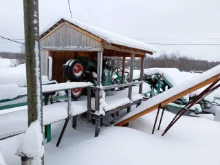 Производственный комплекс, включая недвижимое и движимое имущество: линия сортировки бревен на 7 карманов 2000 года выпуска; окорочный станок с подающим транспортером Cambio 66 1994 года выпуска. Рельсы одиночного пути протяженностью 335 м, кадастровый номер 11:09:0401001:258. Заточный станок для…