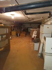 Склад 41,9 кв.м и соц.-реаб. центр 1093,6 кв.м, участок 4906 кв.м, Вологодская обл. Недвижимое имущество, расположенное по адресу: Российская Федерация, Вологодская область, Сямженский р-н, д. Ногинская, ул. им. Поспелова, д. 9. Склад, кадастровый номер 35:13:0102005:616, назначение: нежилое…