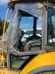 Volvo BL61B 2011 2 трактор, марка VOLVO BL61B, год выпуска 2011, госномер 1223ХЕ23, ПТС СВ 135231, мощность двигателя 87 ЛС, VIN VCEBL61BT01202056 (частично разукомплектован, своим ходом не передвигается, двигатель отсутствует)