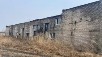 Объект аренды – единый недвижимый комплекс в составе: - 5 объектов недвижимости, общей площадью 1 975,70 кв.м. - земельный участок, общей площадью 15 000 +/- 31. Адрес (местонахождение) объекта: Приморский край, г. Уссурийск, ул. Резервная, д.13 имущественный комплекс, из 5 объектов недвижимости…
