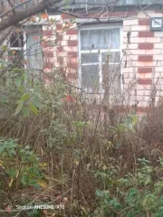 Жилой дом площадью 12,8 кв.м и земельный участок площадью 512 кв.м. Кадастровый номер дома: 66:27:1105001:330. Кадастровый номер участка: 66:27:1105001:23. Категория земель: земли населенных пунктов. Вид разрешенного использования: для садоводства.