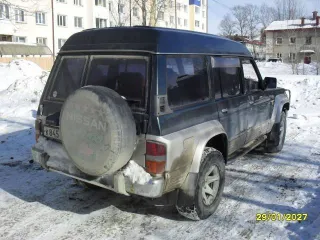 Nissan Safari 1991 года выпуска, зеленый. VIN отсутствует, ГРЗ К845ТТ65. Двигатель TD42-004225T, 125 л.с., 4169 куб.см. Шасси WRGY60-510848, номер кузова отсутствует. Пробег более 250 тыс. км. Требуется ремонт и покраска кузова, имеются повреждения в виде коррозии и дефектов лакокрасочного…