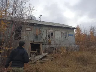 Земельный участок с нежилым зданием 110.9 м², Республика Саха (Якутия), Жиганский улус, с. Жиганск, кадастровый номер 14:12:020001:2385. Год ввода в эксплуатацию: 1975. Количество подземных этажей: 0. Вид ограничений и обременений: -. Общая площадь: 110.9. Материалы наружных стен здания: -…