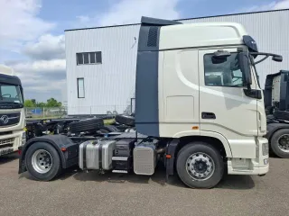 Dongfeng KX 4x2 2023 седельный тягач Dongfeng KX 4x2, 2023 года, LGAG3DV24P8839536