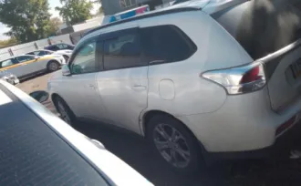 Mitsubishi Outlander 2014 Легковой автомобиль Mitsubishi Outlander, 2014 года выпуска, VIN Z8TXTGF2WDM042501.