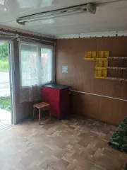 Нежилое здание, площадь 18.1 кв. м, адрес (местонахождение): Курская обл., г. Льгов, ул. Литейная (в районе почтового отделения Льгов-3), КН: 46:32:010103:6692. Находится в совместной собственности. Нежилое здание расположено на земельном участке, предоставленном в аренду Администрацией города…