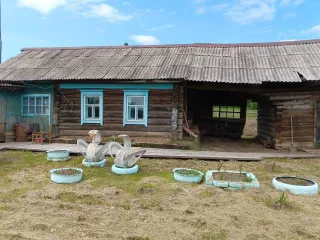 Доля здания 76.8 кв.м и участка 3703 кв.м Амурская область 1/5 доля здания, площадь 76.8 кв.м., назначение: жилое, количество этажей: 1, адрес (местонахождение): Россия, Амурская область, р-н Магдагачинский, с Черняево, ул Подгорная, д 20, кадастровый (условный) номер: 28:16:013901:1259. 1/5 доля…