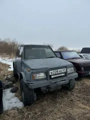 Suzuki Escudo 1991 года, госномер В228АЕ41. Реализация как годные остатки в сборном виде. Легковой универсал. Объем двигателя 1590 см³, мощность 90 л.с. (66 кВт). VIN номер отсутствует.