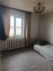 Жилой дом, площадь 71,5 кв.м., назначение: жилое, количество этажей: 1, кадастровый номер: 54:13:010808:193 на земельном участке, площадь 1479 кв.м., кадастровый номер: 54:13:010808:39. Местонахождение: Новосибирская область, Краснозерский район, рабочий поселок Краснозерское, площадь Кирова, дом…