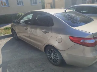 Kia Rio 2012 года выпуска. VIN: Z94CB41BADR072301. Объем двигателя: 1591 см³. Цвет: бежевый. Мощность: 123 л.с. Тип ТС: легковой седан. Имеется залог у ПАО «Совкомбанк» и ограничение, заявление о снятии направлено. Ознакомление с имуществом по запросу на электронную почту: kazarin-marina@ya.ru