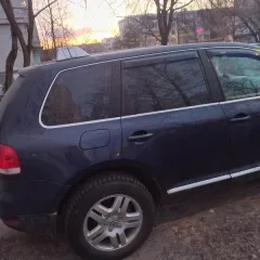 Volkswagen Touareg 2004 года выпуска, государственный номер В111ВС60, VIN WVGZZZ7LZ4D059183, номер кузова WVGZZZ7LZ4D059183, номер двигателя 059183, объем двигателя 3189 куб. см, мощность 220 л. с. Местонахождение: Псковская обл., Псковский район, д. Неелово-1, ул. Юбилейная, д.1е.