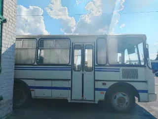 ПАЗ 32054, 2006 год выпуска, тип: автобус, VIN X1M3205K060008642, ПТС 52 МК 795458, модель и № двигателя 523420, D1001280, мощность двигателя 95.6/130 л.с., гос. номер Е213НР 13, цвет кузова бело-синий. Модель автобуса: ПАЗ. Пробег: 160945. Объем двигателя: 130/4670 л.с/кВт. Наличие ПТС: есть. Год…