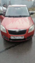 Skoda Fabia, 2007 года, 69 лс, 214000 км, МКПП, красно-коричневый, VIN TMBAH15J483042749, пробег 213171 км, бензин, объем 1198 куб.см, местонахождение: г. Вологда, ул. Воркутинская, д. 16Г (парковка у дома), ржавчина и потертости по кузову, пробег 213174.