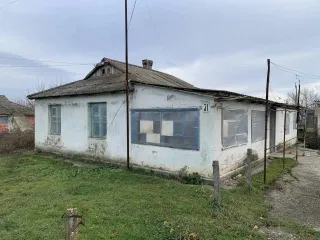 1/2 доля жилого здания 69,5 кв.м. в Республике Крым, кадастровый номер: 90:02:130102:83, адрес: Российская Федерация, Республика Крым, м.р-н Белогорский, с.п. Мельничное, с Мельничное, ул Садовая, д. 31